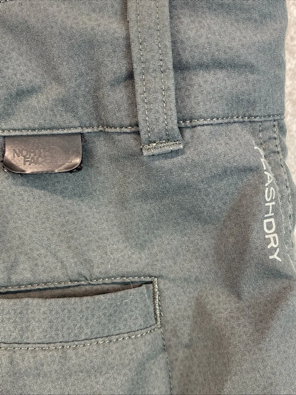 The North Face Men's 34 Gray Hiking Shorts Flat Front Pockets Zip Logo Gorpcore